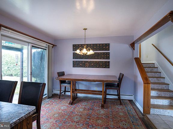 3rd image of 2107 Circleville Rd