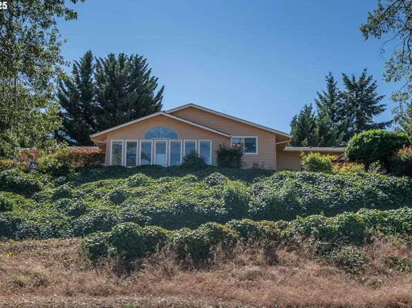 146 Aker Dr, Myrtle Creek, OR 97457