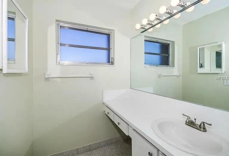 4610 W Gray St #301 — Photo 7