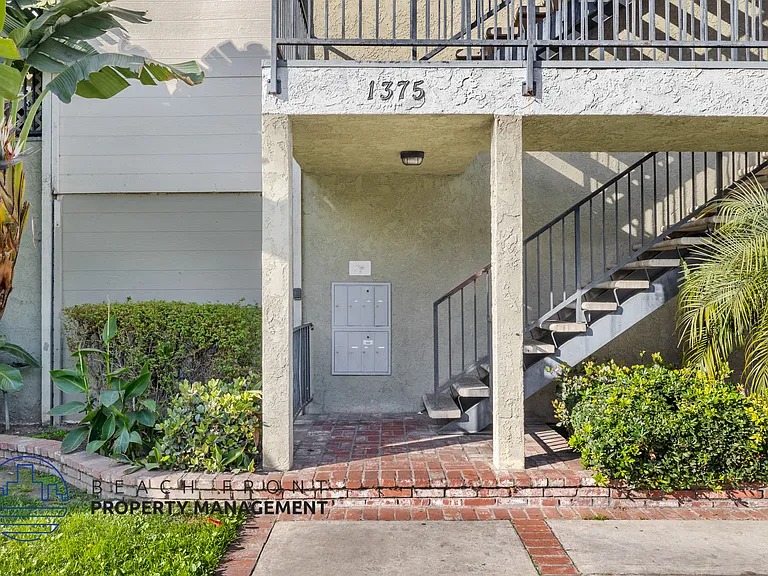 1375 Temple Ave — Photo 20