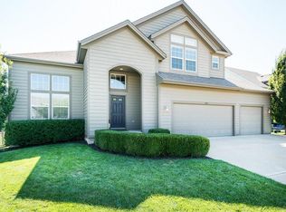 555 S Canyon Dr, Olathe, KS 66061