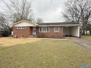 1607 Club View Dr NW, Huntsville, AL 35816