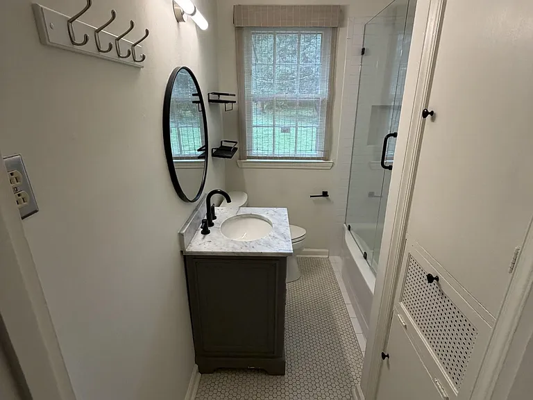3834 Kenwood Ave — Photo 4