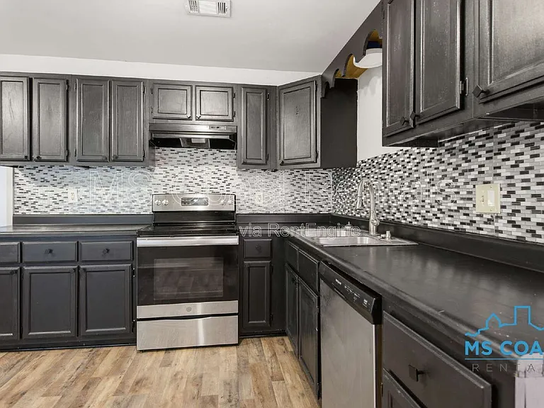 1601 Lewis Ave — Photo 10