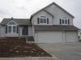 9105 N Essex Dr, Kansas City, MO 64156