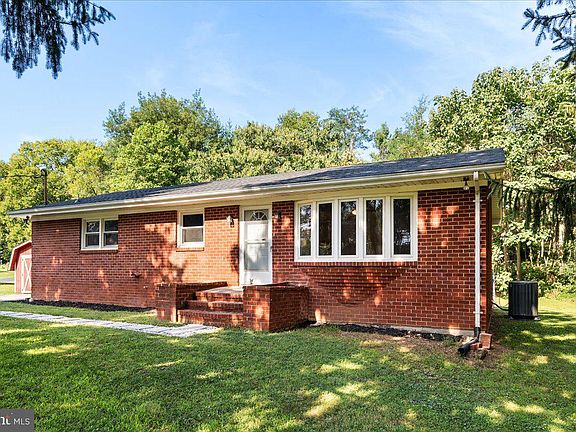 3rd image of 116 Shellbark Ln