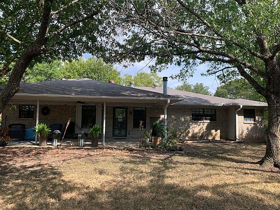 3rd image of 104 York Dr
