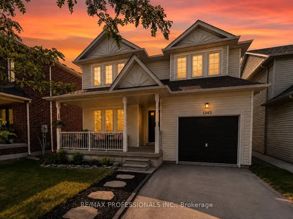 1245 Newell St, Milton, ON L9T 6C2