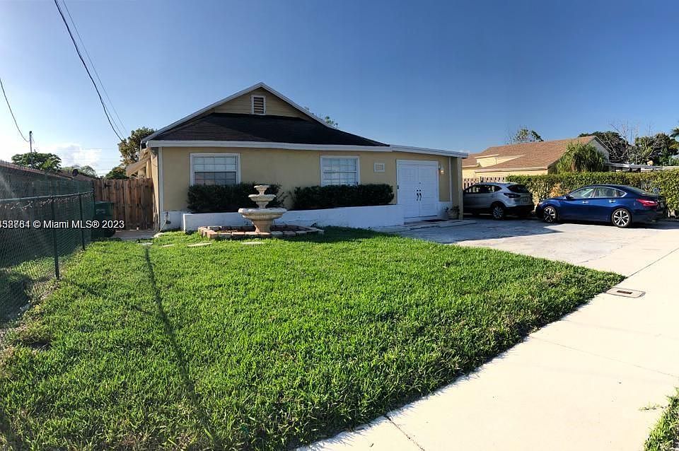 1st image of 1427 SW 44th Ave