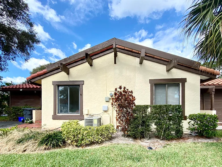6287 Scotch Pine Ln — Photo 1
