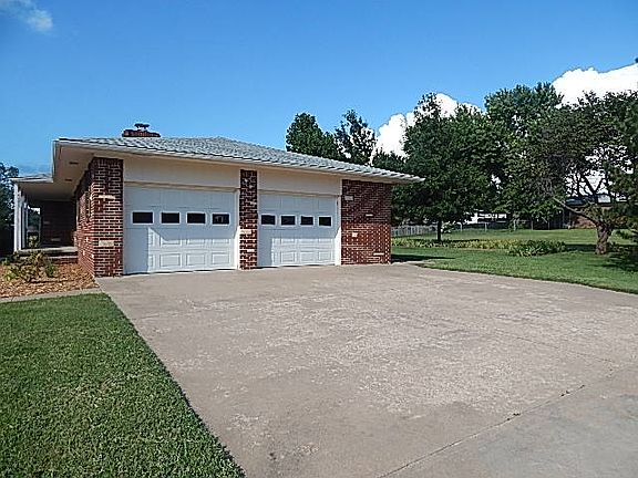 5th image of 4 Lake Park Dr