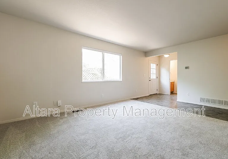 935 Terry St — Photo 6