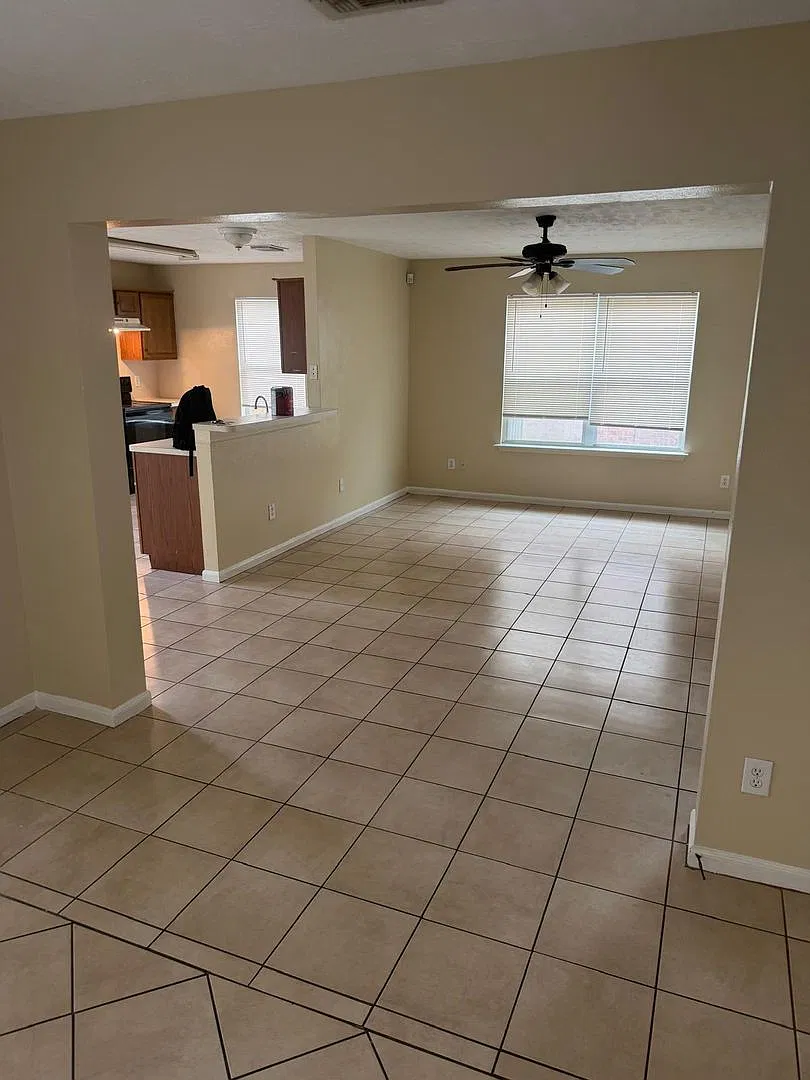 Beautiful 4/2.5/2 Off Hardy Toll and Richey Rd — Photo 3