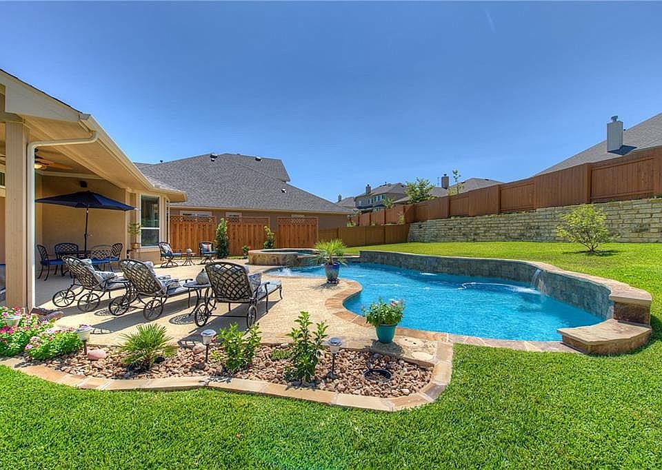 1st image of 4306 Woodledge Pl