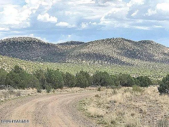 3rd image of 18875 N Butte Pass Rd
