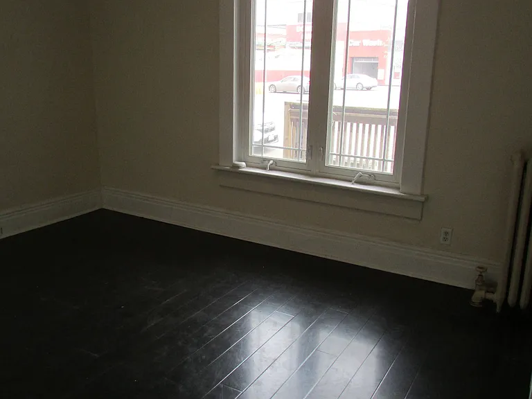 2011 Dundas St W #1 — Photo 3