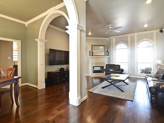 5th image of 218 Marseille Dr