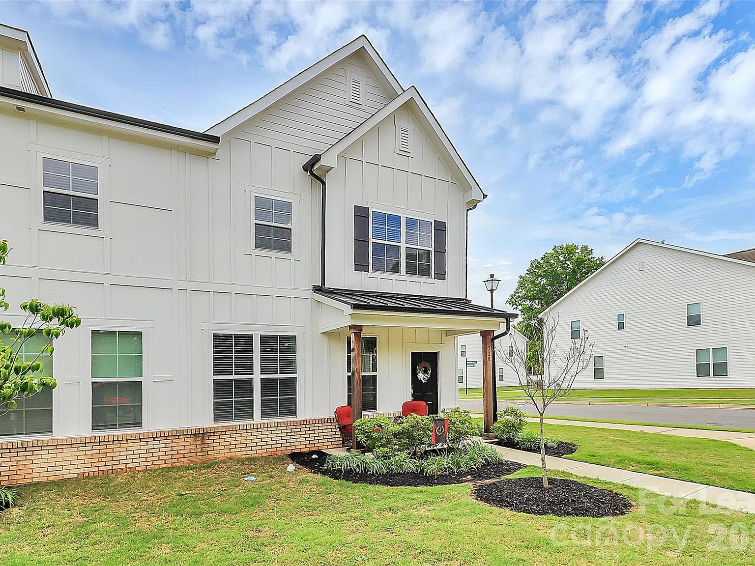 3 bed, 2.5 bath, 1876 sqft, $2,500 — Photo 2