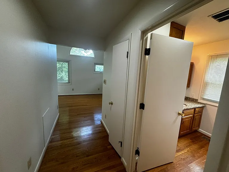 2508 Saint John Pl — Photo 26