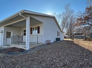 623 12th St, Windom, MN 56101