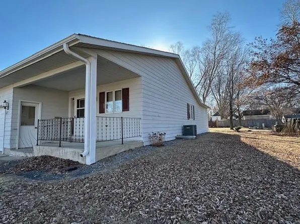 623 12th St, Windom, MN 56101