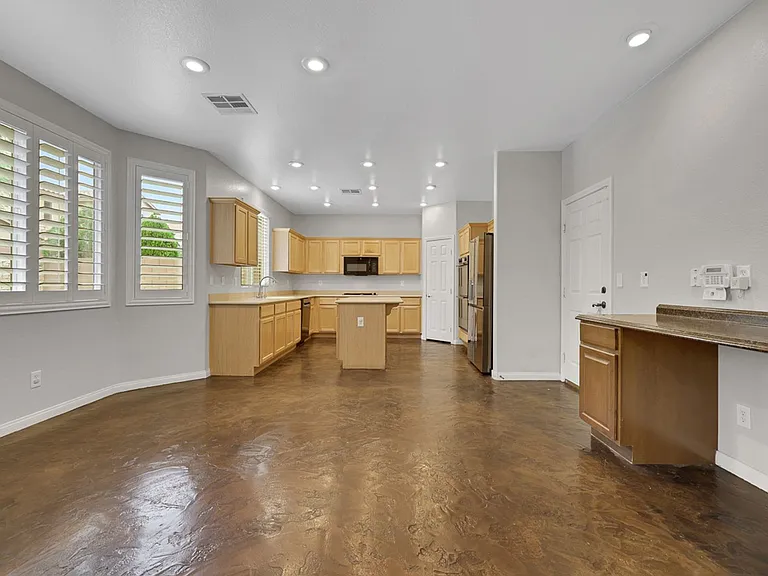 10345 Grizzly Creek St — Photo 4