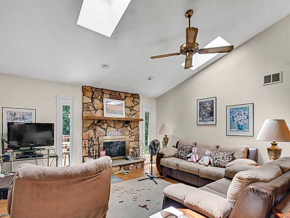 4th image of 5239 Laramie Ct