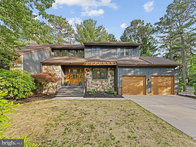1 Bronwood Dr — Photo 1