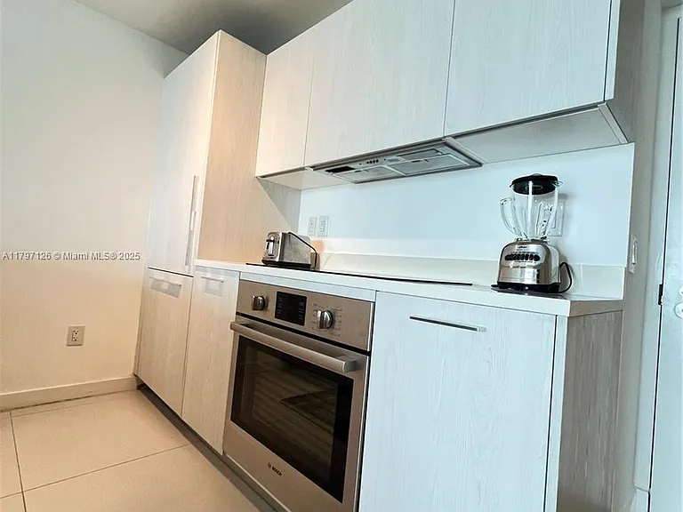 501 NE 31st St #1202 — Photo 8