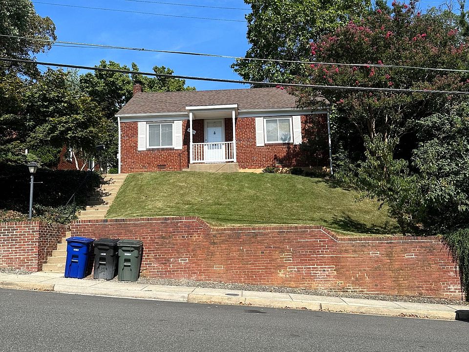 Front view with easy street parking