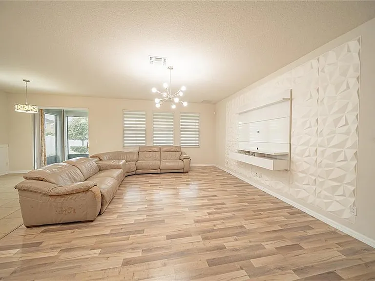 2592 Isabela Ter — Photo 16
