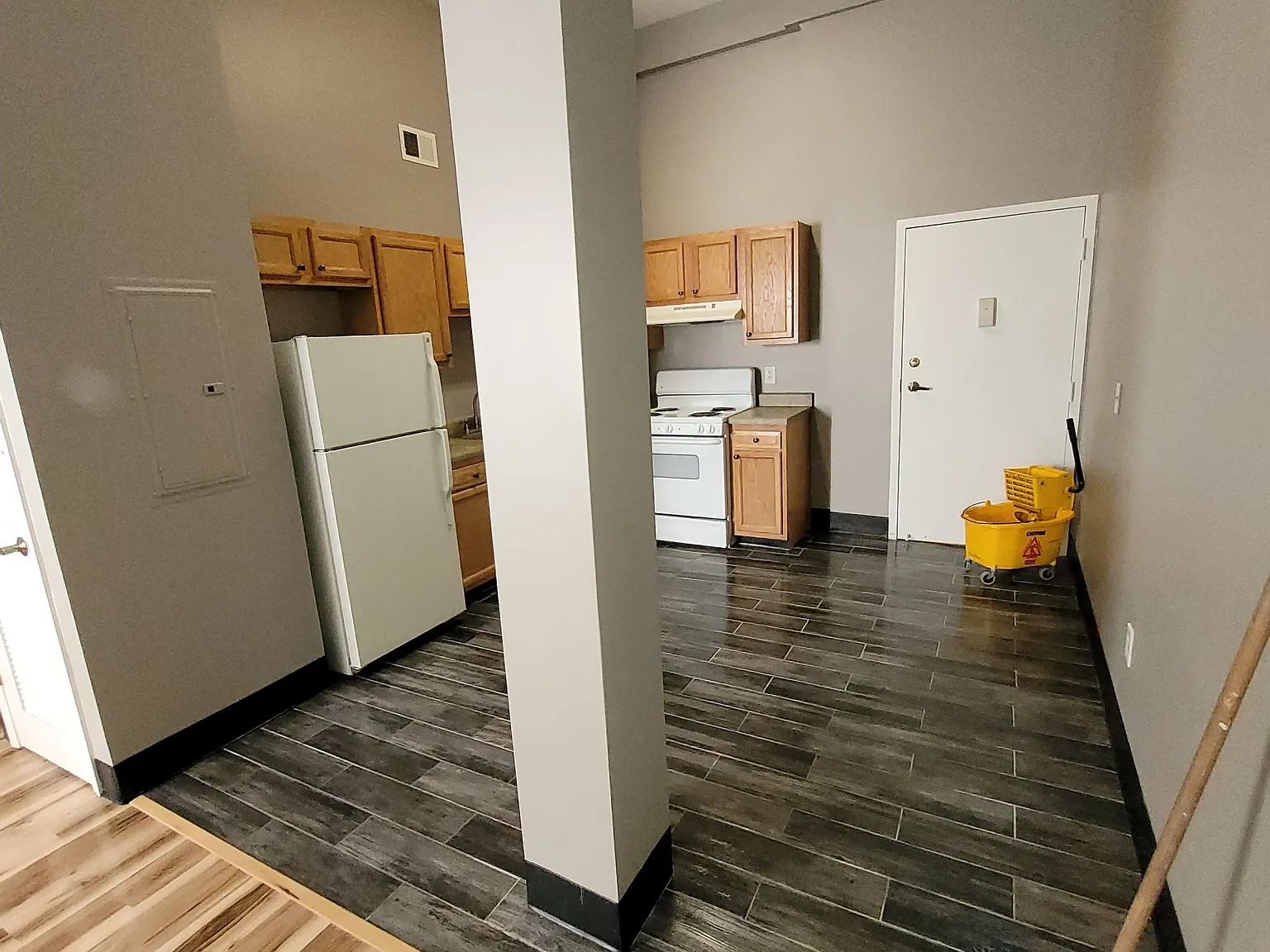 2 bed, 750 sqft, $800 — Photo 2