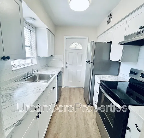 115 7th Ave N #1 — Photo 4