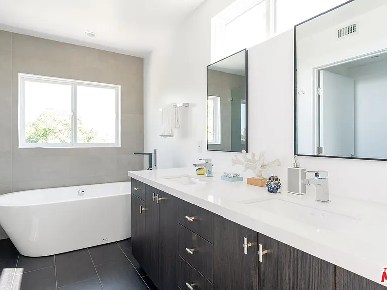 2512 Berkeley Ave — Photo 30