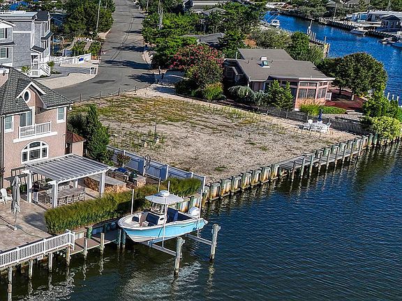 2nd image of 166D Marina Blvd