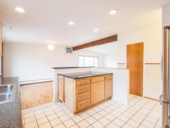 Big island with bar counter and lots of storage