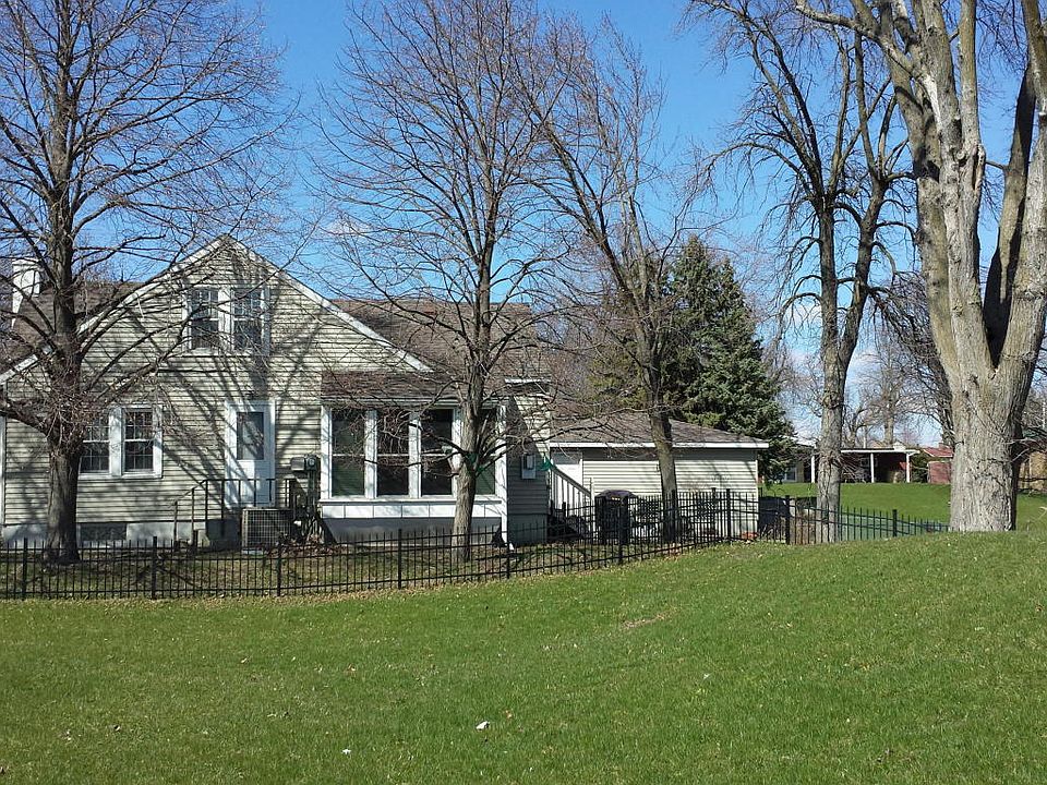 1st image of 604 14th St NE