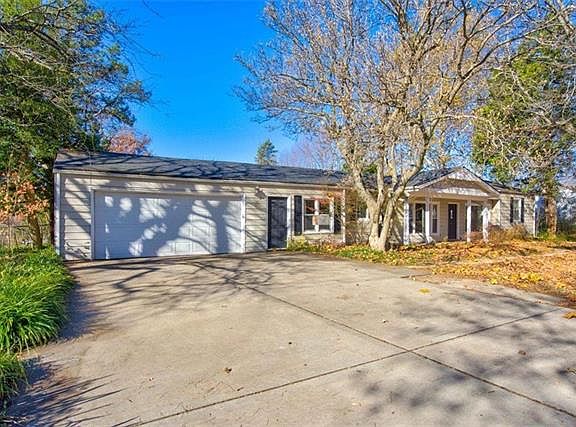 3rd image of 7908 Hardy Ave