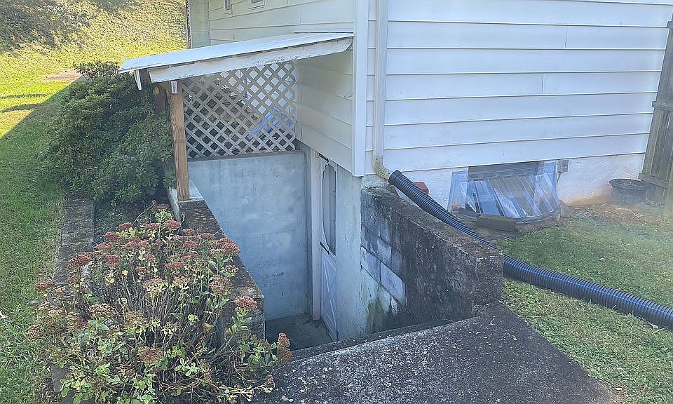 1st image of 1064 Coronado Ln