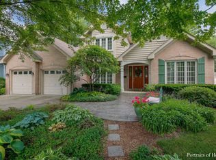 221 Lorraine Rd, Glen Ellyn, IL 60137