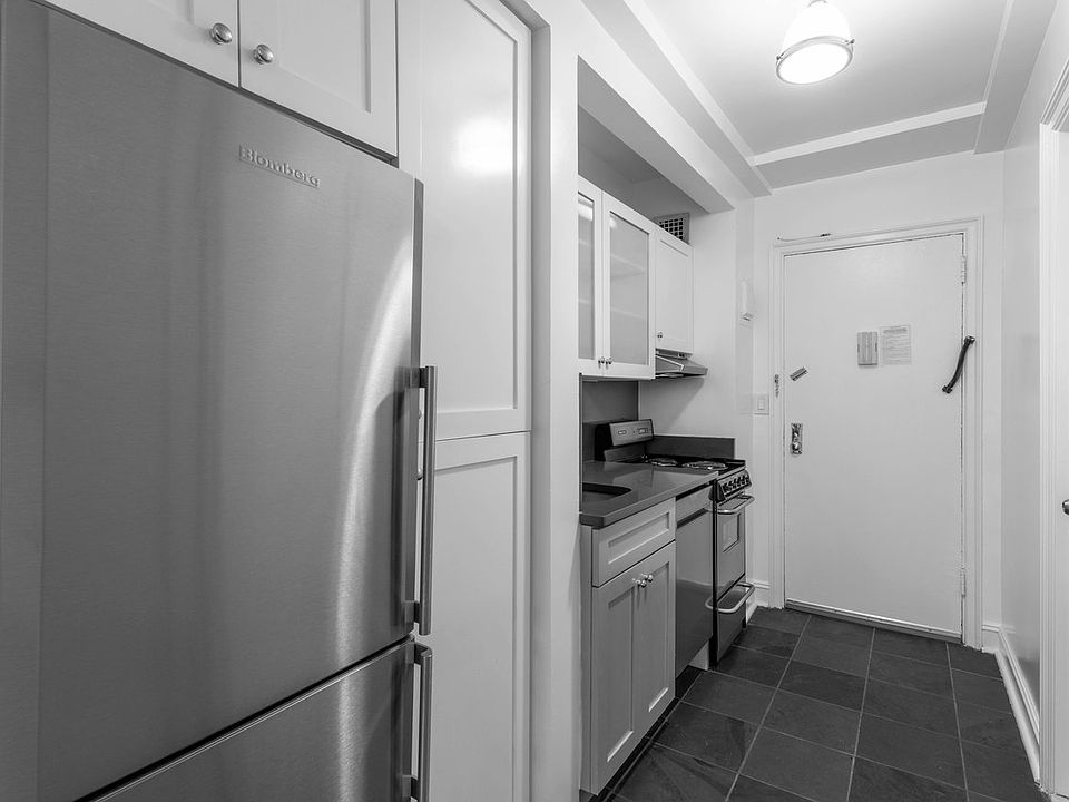 1st image of 307 E 44th St APT 1004