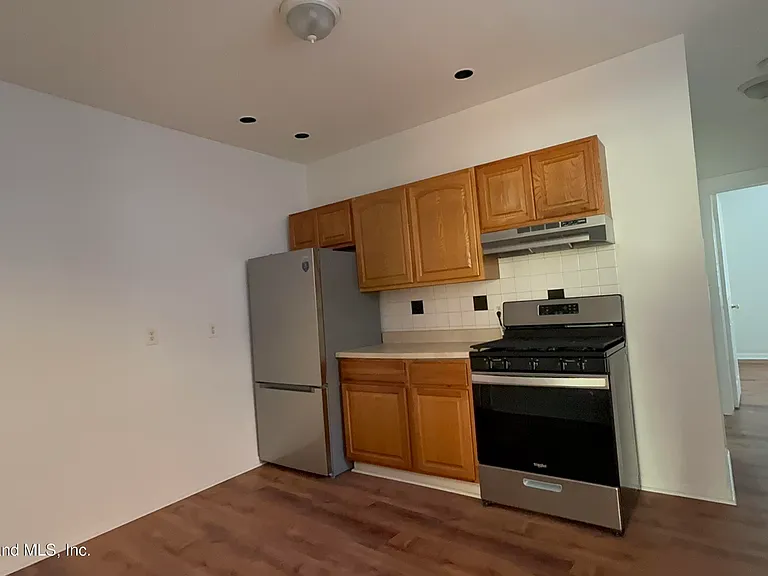 1233 Bay St #1 — Photo 6