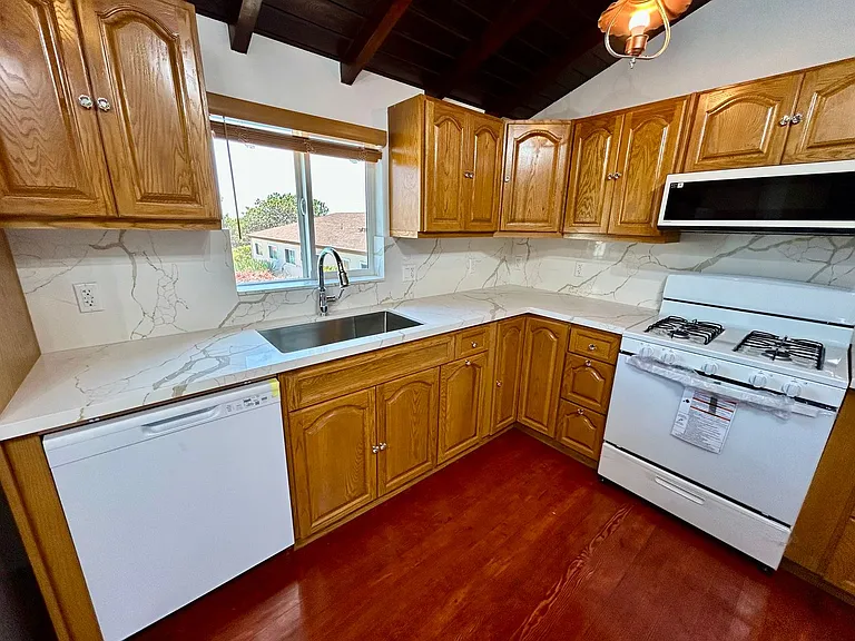 5051 Del Monte Ave — Photo 22