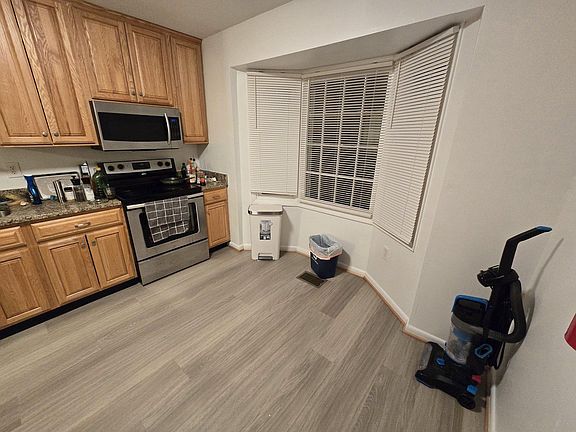 Kitchen (common area) (1/2)