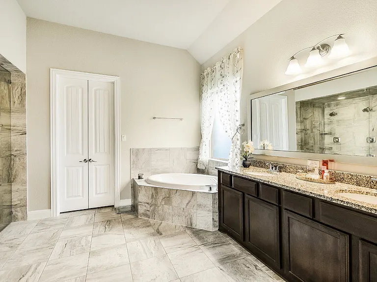 3925 Octavia Dr — Photo 13