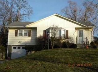 65 Monarch Dr, Newburgh, NY 12550