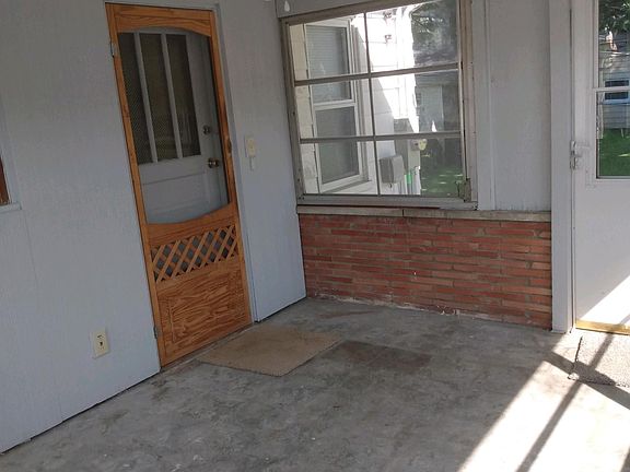 ENCLOSED BACK PIORCH