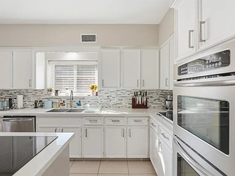 7927 Wolfield Ln — Photo 8