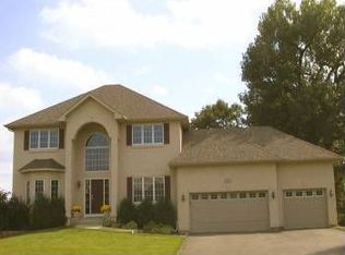 531 Cascade Dr, Chaska, MN 55318