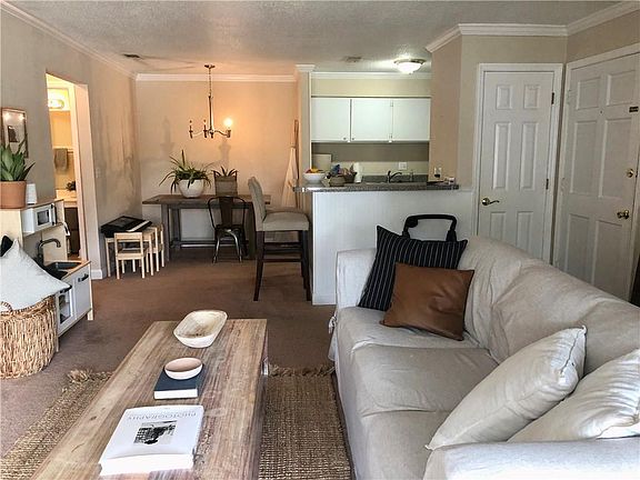 4th image of 850 Mallery St #6T